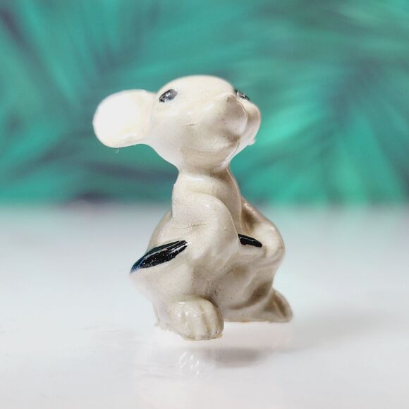 Hagen Renaker Mouse Miniature Figurine Holding Tail 1'' - Picture 6 of 8